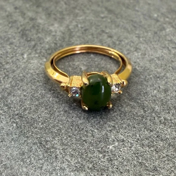 Vintage Avon Green Jade Gold Tone Ring 7 - Picture 9 of 16